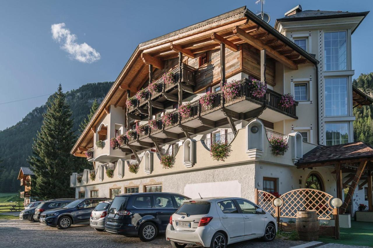 Chalet Pineta Relax Location Canazei Luaran gambar
